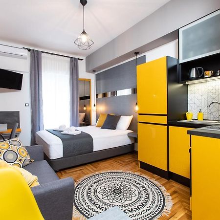 Downtown Luxury Boutique Suites : The Yellow Suite Tesalonika Bagian luar foto