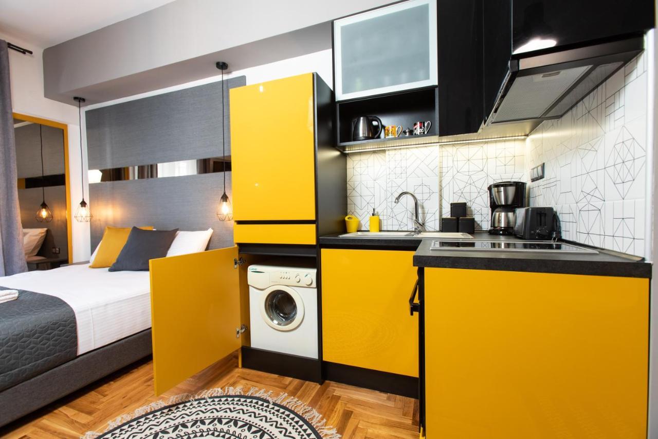 Downtown Luxury Boutique Suites : The Yellow Suite Tesalonika Bagian luar foto