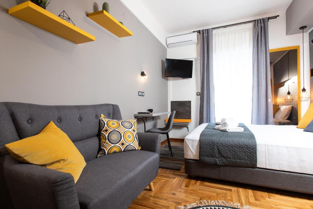 Downtown Luxury Boutique Suites : The Yellow Suite Tesalonika Bagian luar foto