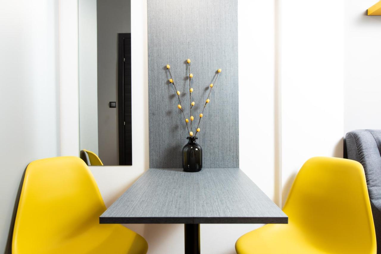 Downtown Luxury Boutique Suites : The Yellow Suite Tesalonika Bagian luar foto
