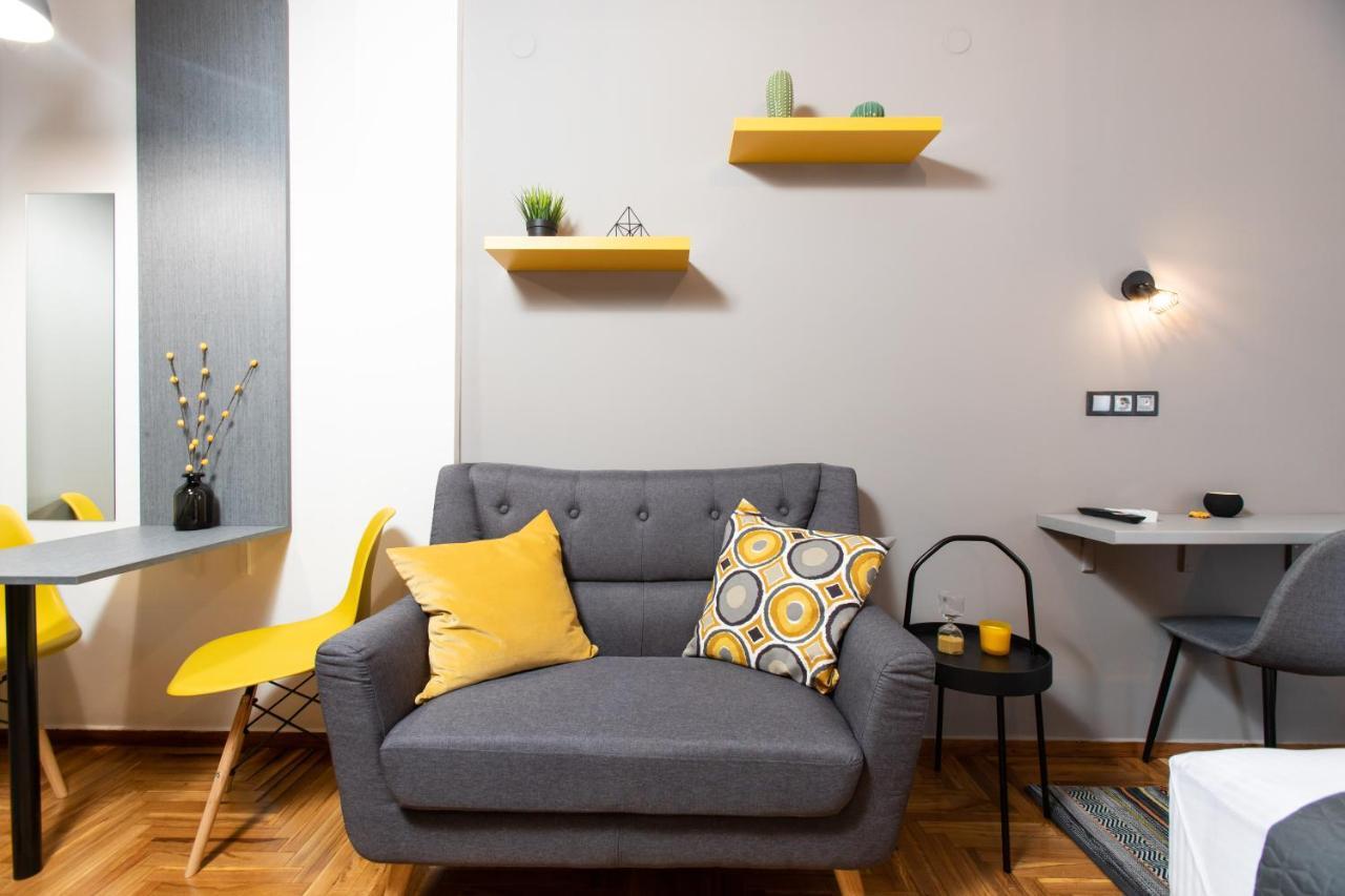 Downtown Luxury Boutique Suites : The Yellow Suite Tesalonika Bagian luar foto