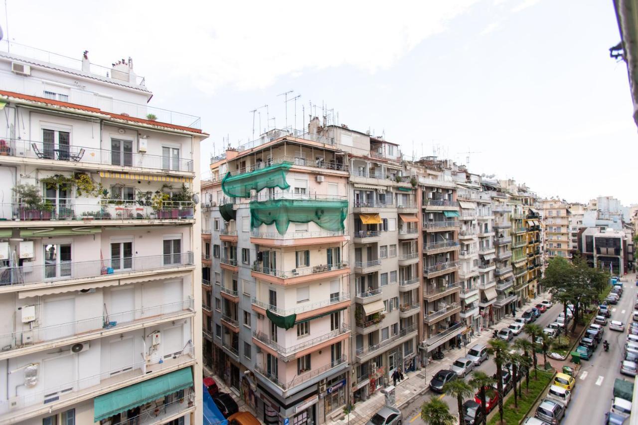 Downtown Luxury Boutique Suites : The Yellow Suite Tesalonika Bagian luar foto