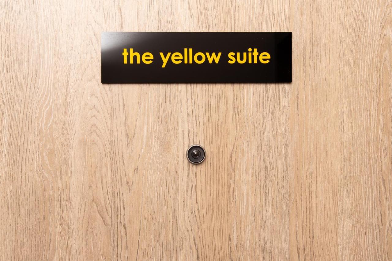 Downtown Luxury Boutique Suites : The Yellow Suite Tesalonika Bagian luar foto