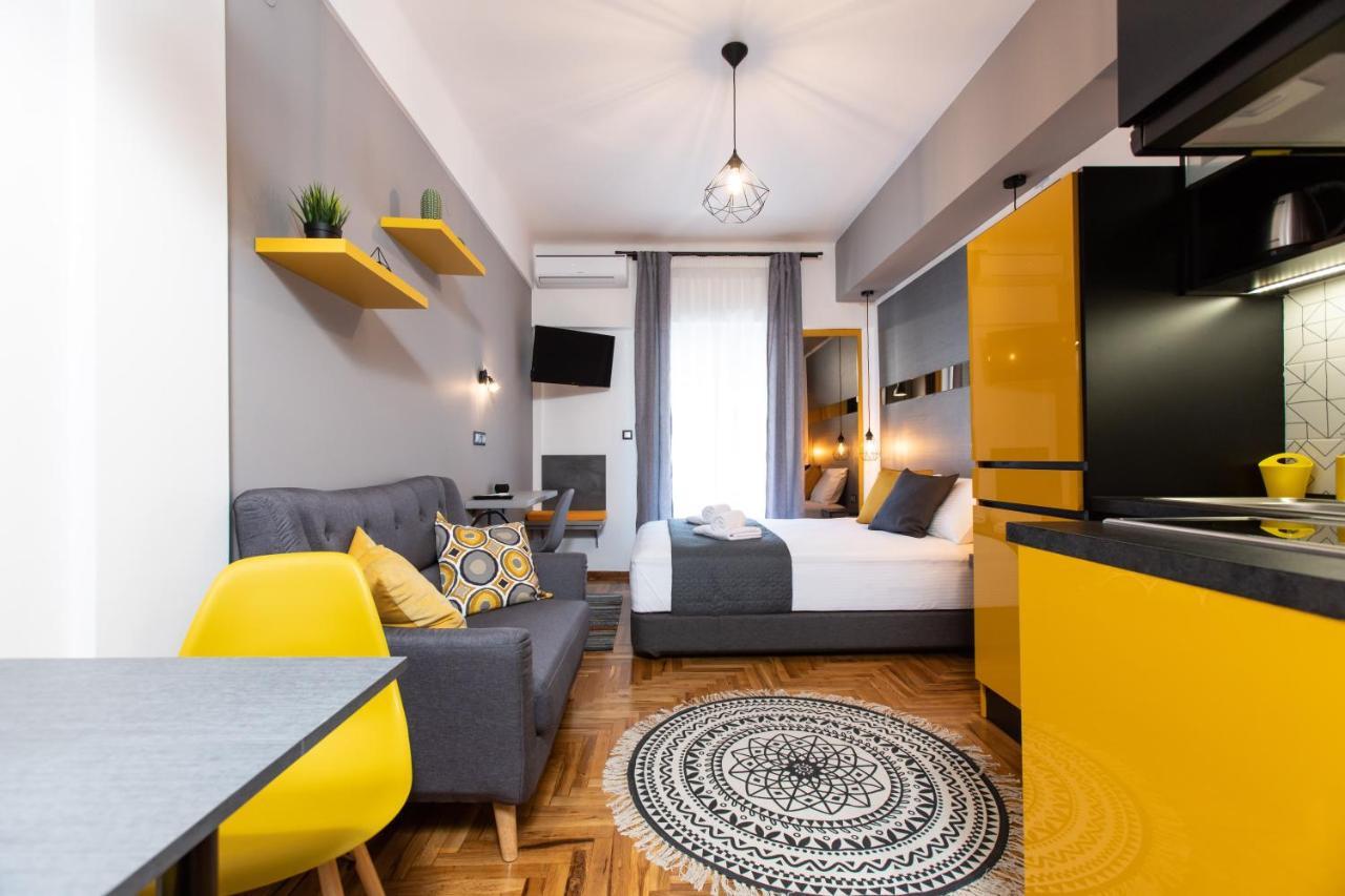 Downtown Luxury Boutique Suites : The Yellow Suite Tesalonika Bagian luar foto